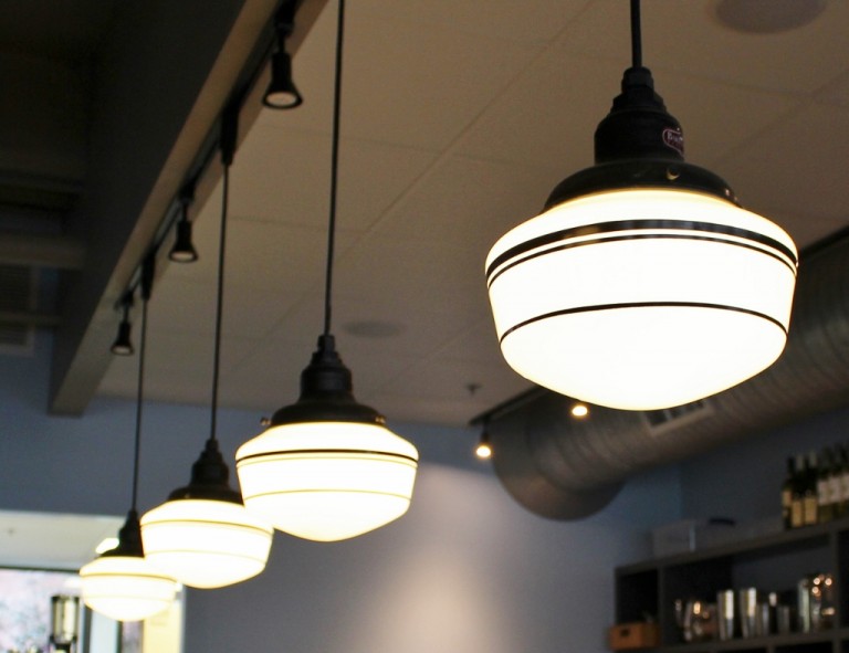 schoolhouse_pendant_lighting_restaurant_lighting-768x591.jpg