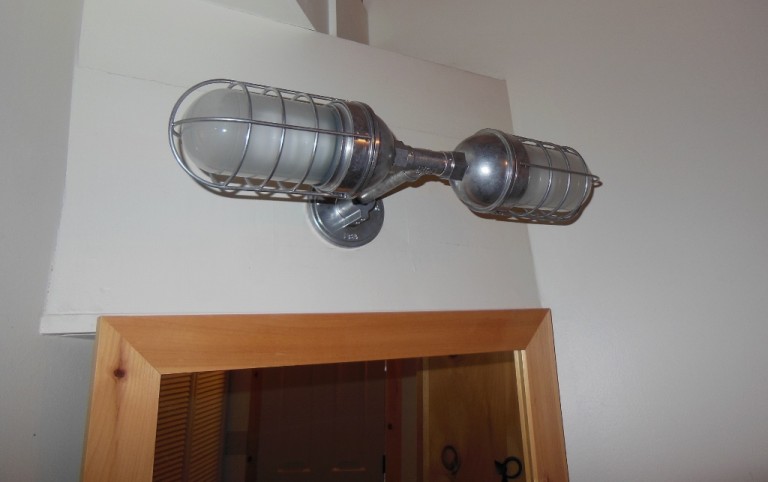 industrial_lighting_wall_sconce_light-768x482.jpg