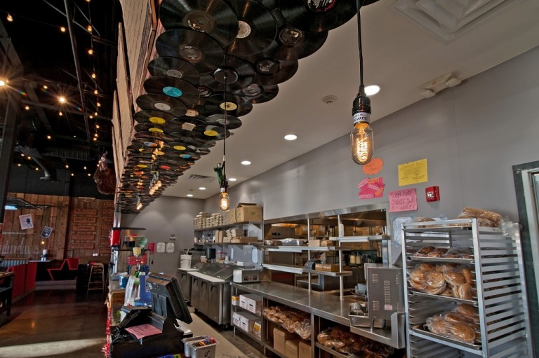 industrial_pendant_lighting_restaurant_lighting-1024x682-768x511.jpg
