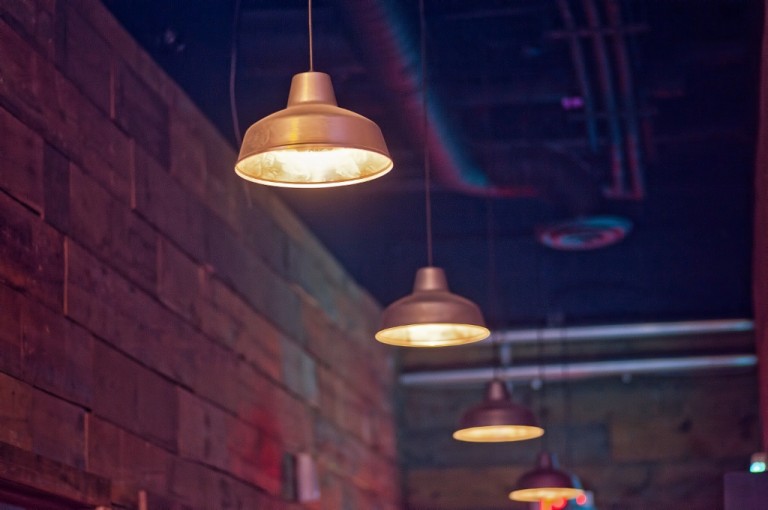 warehouse_lighting_ceiling_pendant_lights-1024x681-768x510.jpg