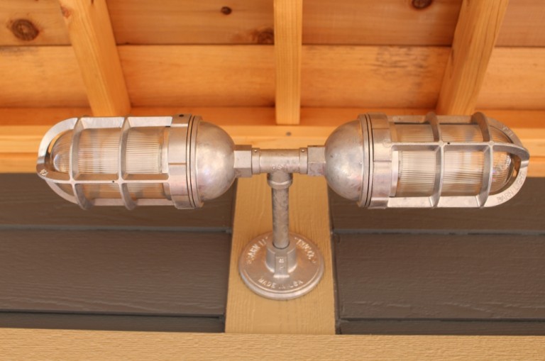 industrial_wall_sconce_lighting-768x509.jpg