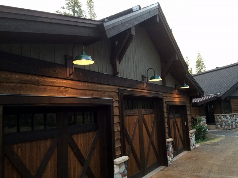 american_made_gooseneck_barn_lights-768x576.jpg