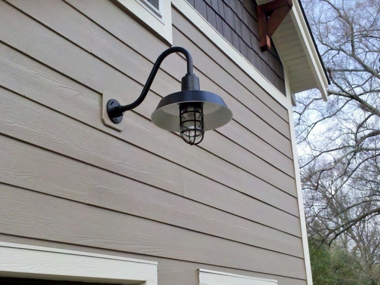 barn_light_original_gooseneck_light-768x576.jpg
