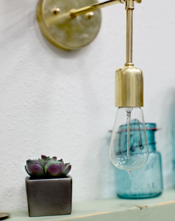 downtown_minimalist_brass_wall_light-608x768.jpg