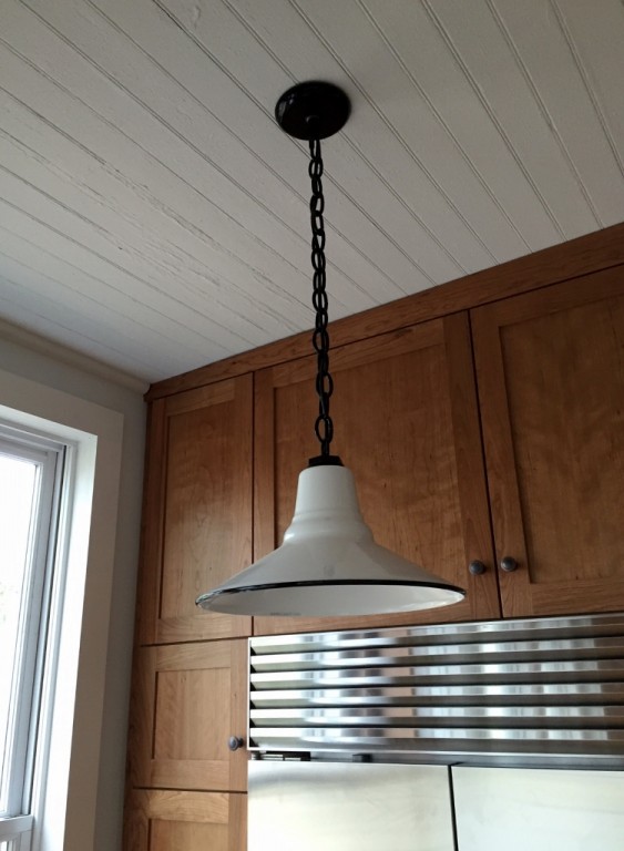 porcelain_enamel_pendant_light-563x768.jpg