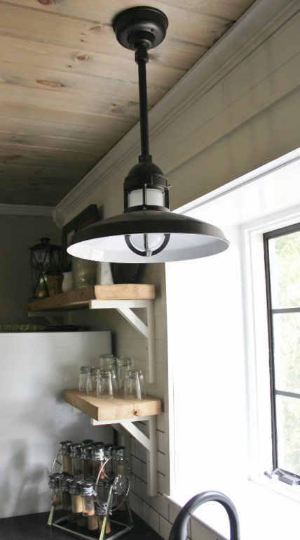 industrial_lighting_kitchen_lighting-571x1024-428x768.jpg