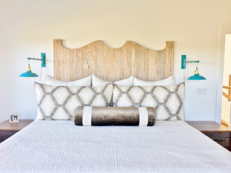 swing arm wall sconce