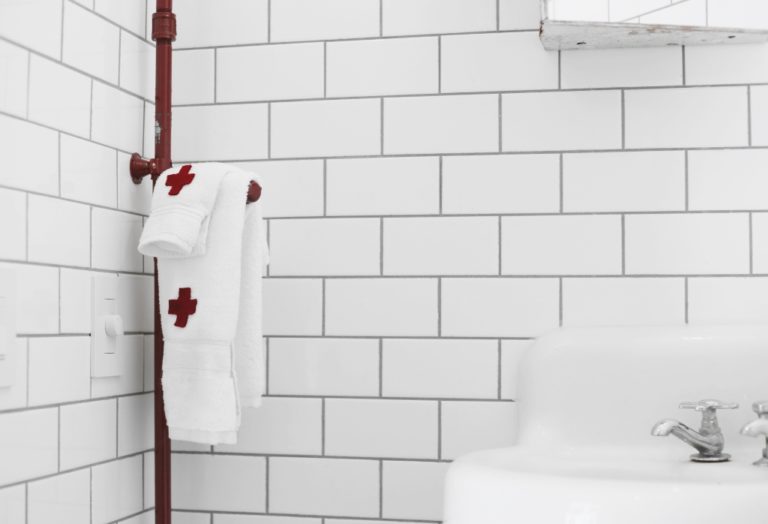 powder room lighting