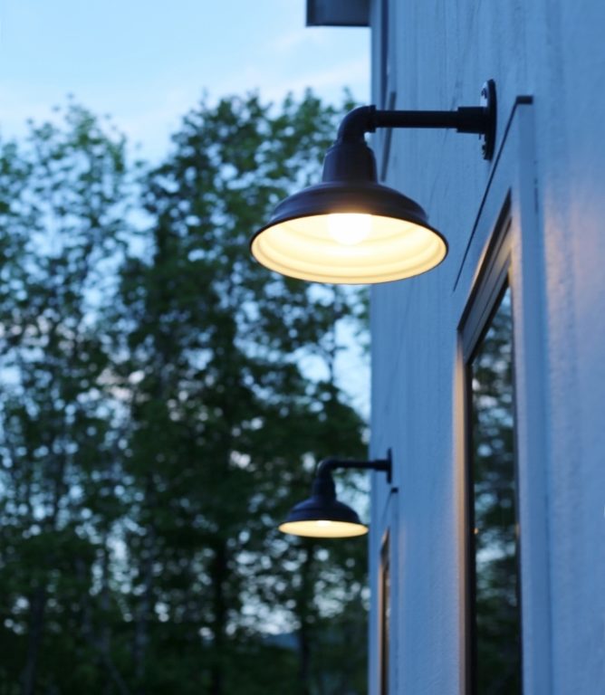 gooseneck barn lights