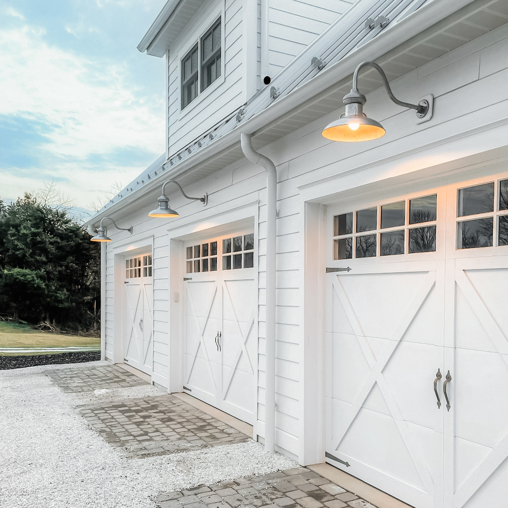 Chestnut Gooseneck Light