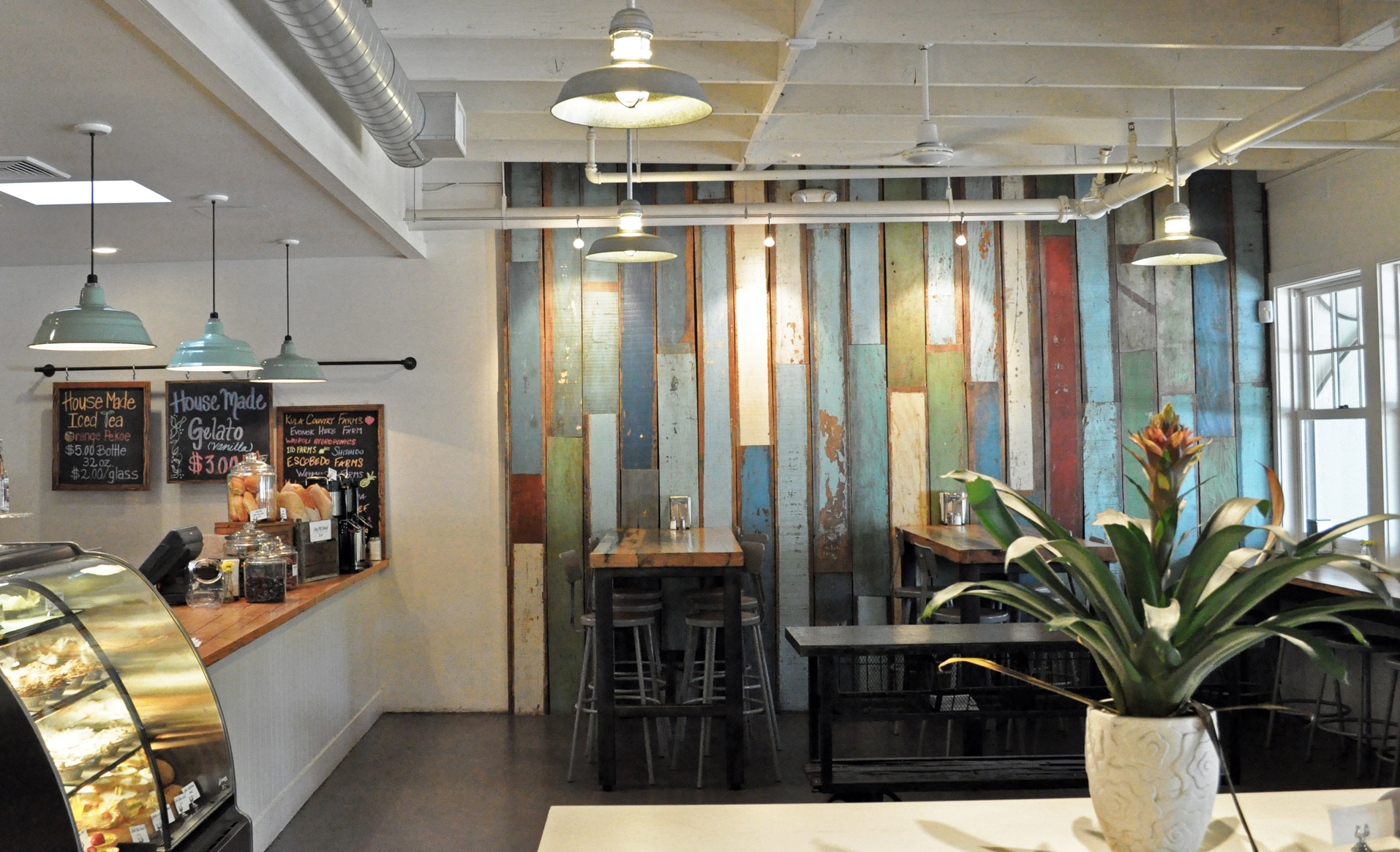 porcelain pendant lighting restaurant1
