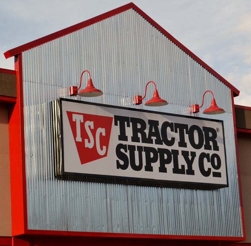 Tractor supply deals barn lights