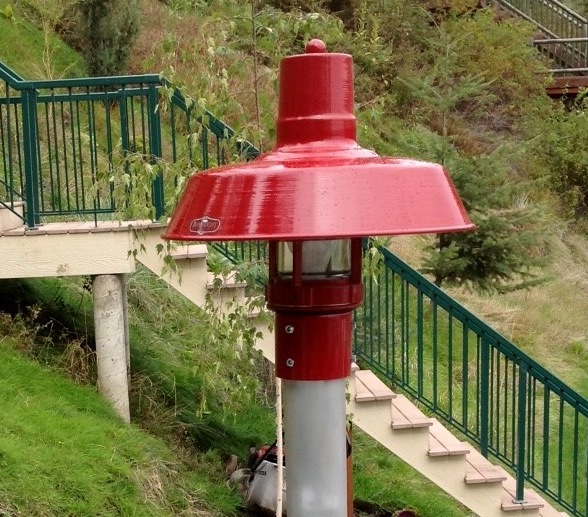 barn red post mount light exterior1