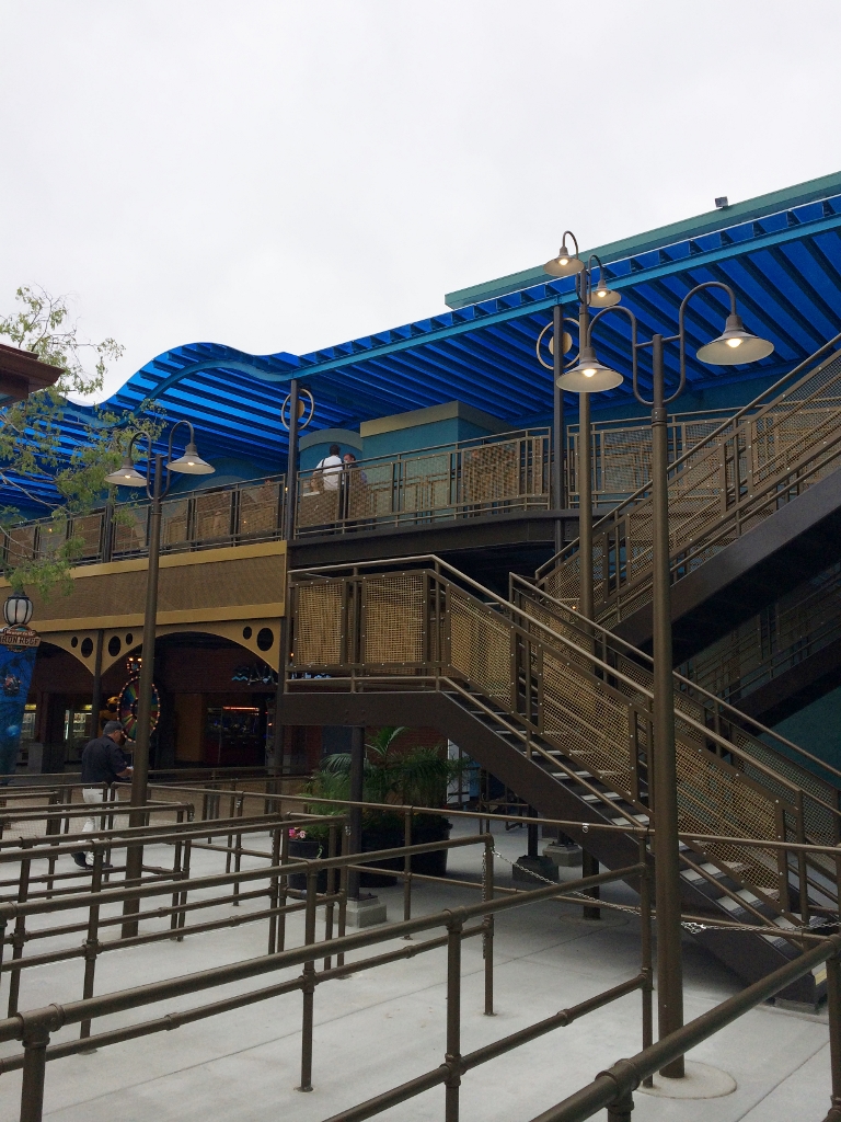 LED Post Mount Lights Guide Visitors to New Attraction