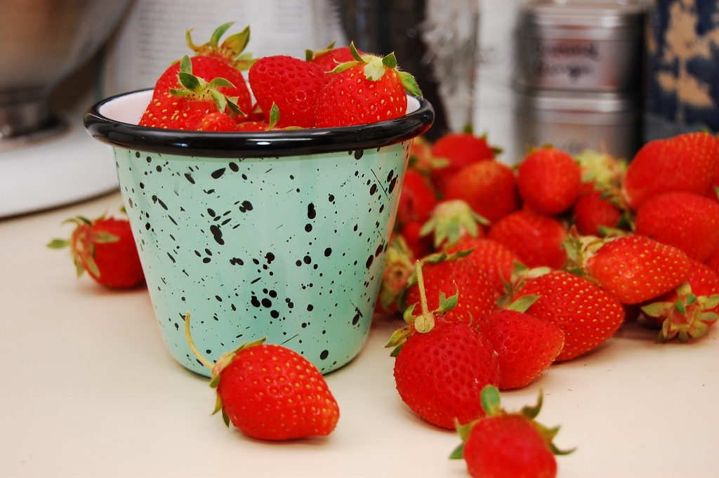 porcelain enamel graniteware cup 1024x681