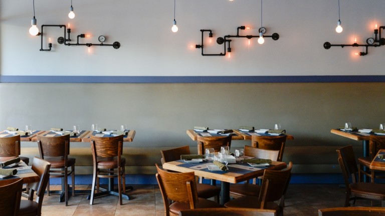 industrial_pendant_lighting_restaurant_lighting-768x432.jpeg