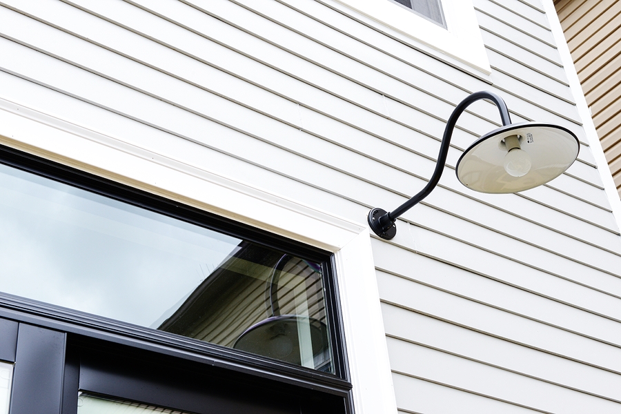 shallow bowl gooseneck light 900x600 1