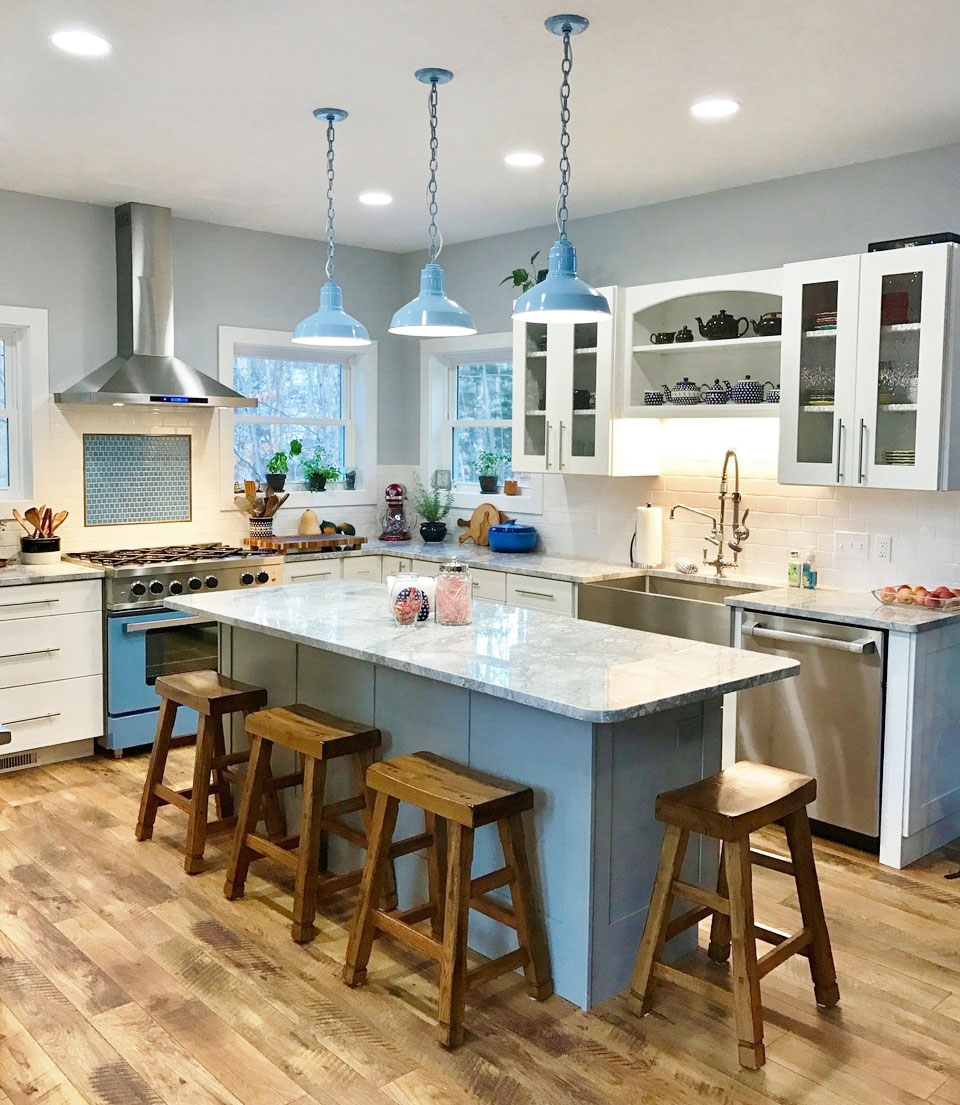 dino-chain-hung-pendant-delphite-white-cord-kitchen-island.jpg