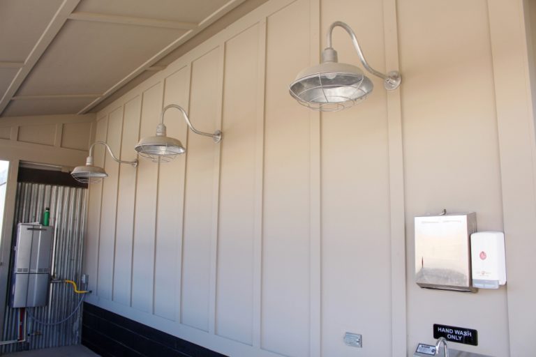 gooseneck barn lights