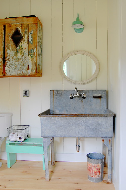 farmhouse-bathroom.jpg