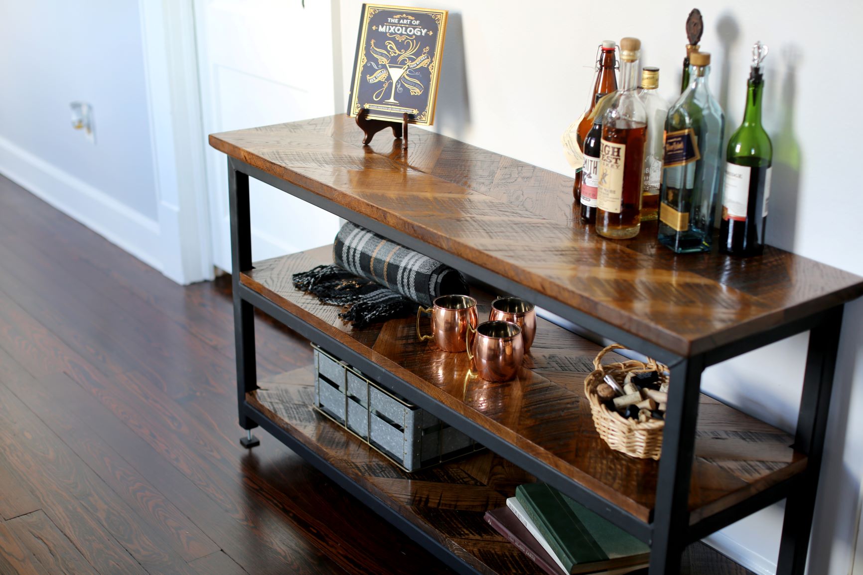 How to Set Up a Home Bar with Help from