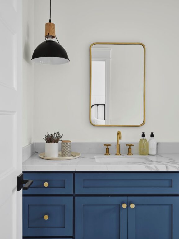 RR Early Avery Rafterhouse guest bath2