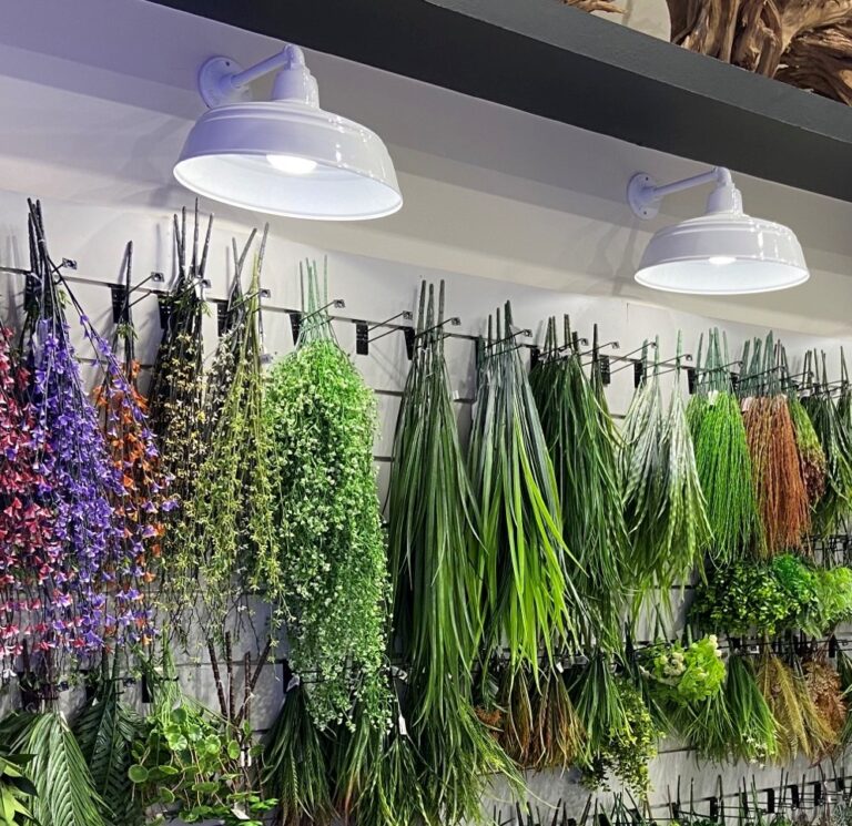 All Weather Gooseneck Farm Light 17in 200 White G16arm3