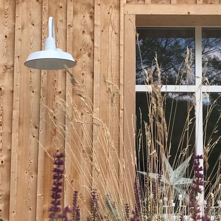 Original Gooseneck Light 16in 250 White G22arm