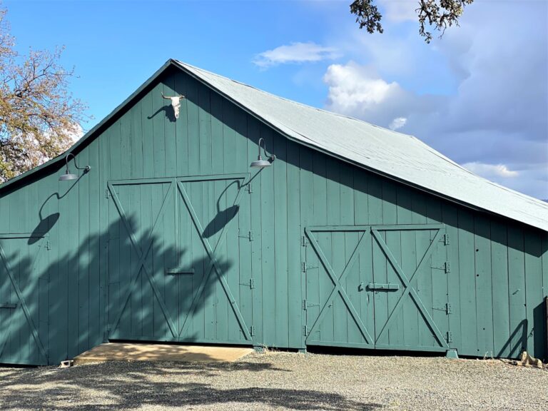 IMG 3351 commercial exterior barn lighting farm Original Gooseneck 18in 100 Black G6arm