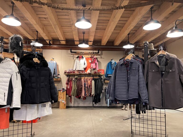 IMG 4112 commercial interior lighting clothing retail All Weather Stem Mount 17in 100 Black All Weather Gooseneck 15in 100 Black G31arm