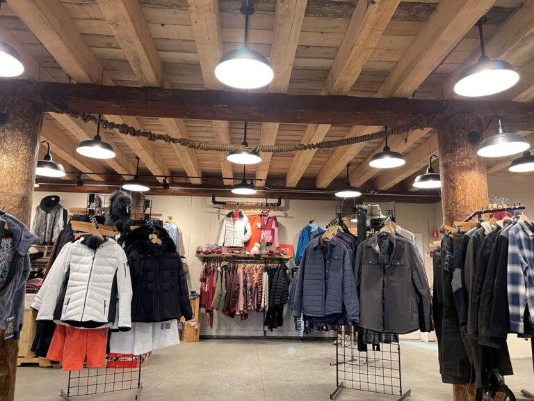 IMG 4120 commercial interior lighting clothing retail All Weather Stem Mount 17in 100 Black All Weather Gooseneck 15in 100 Black G31arm