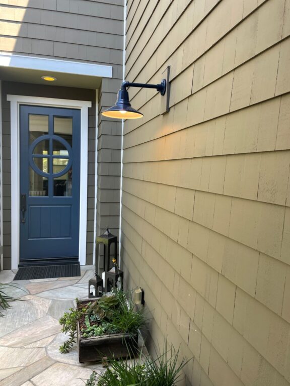 IMG 1907 residential exterior lighting Aero Gooseneck 12in 705 Navy G17arm