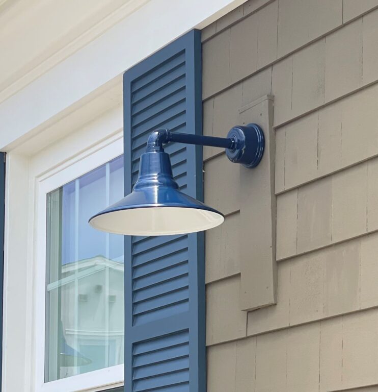 IMG 2195 residential exterior lighting Aero Gooseneck 12in 705 Navy G17arm Dusk to Dawn Photocell