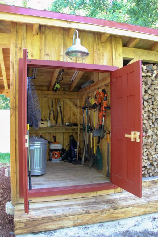 IMG 6994 residential exterior lighting shed Dino Gooseneck 14in 975 Galvanized G22arm Wire Cage