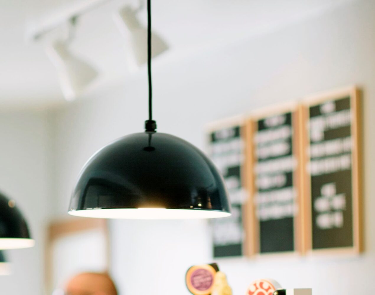 RESIZE-loma_cord_hung_navy_white_SBK3-705-commercial-interior-bar-bookstore-1270x1001.jpg