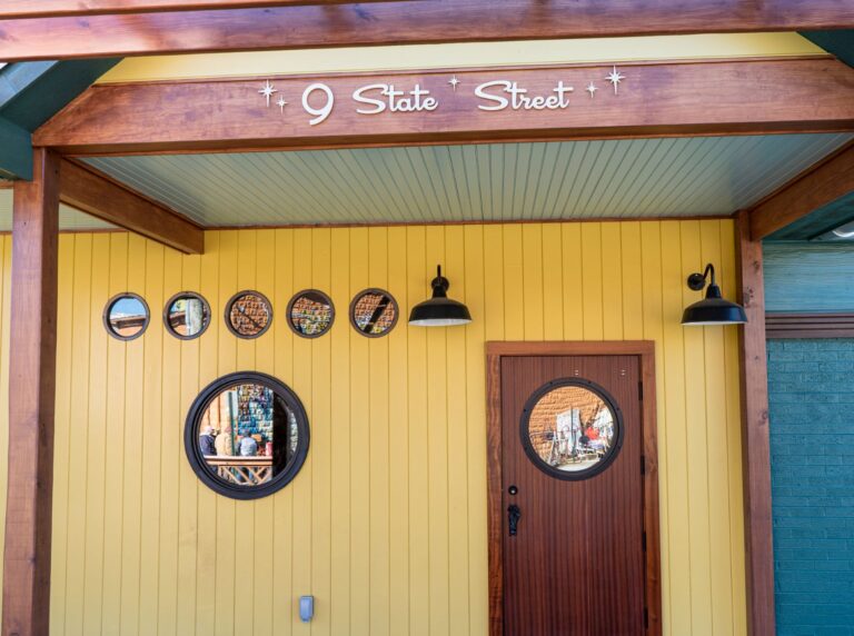 DSC00256 commercial exterior lighting entryway door Avalon Gooseneck 16in 100 Black G31arm