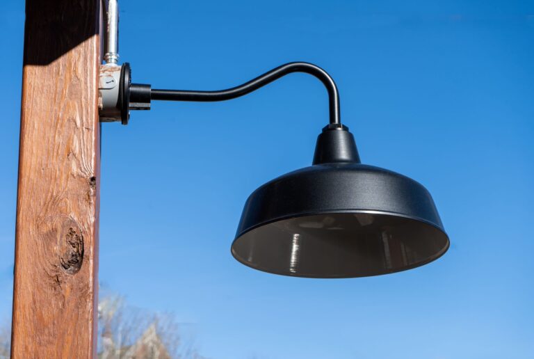 DSC00262 commercial exterior lighting Avalon Gooseneck 16in 100 Black G31arm