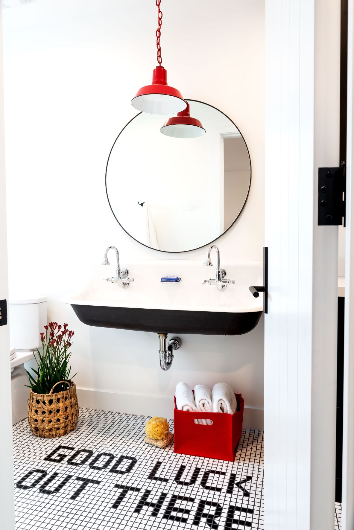 chain hung pendant lighting