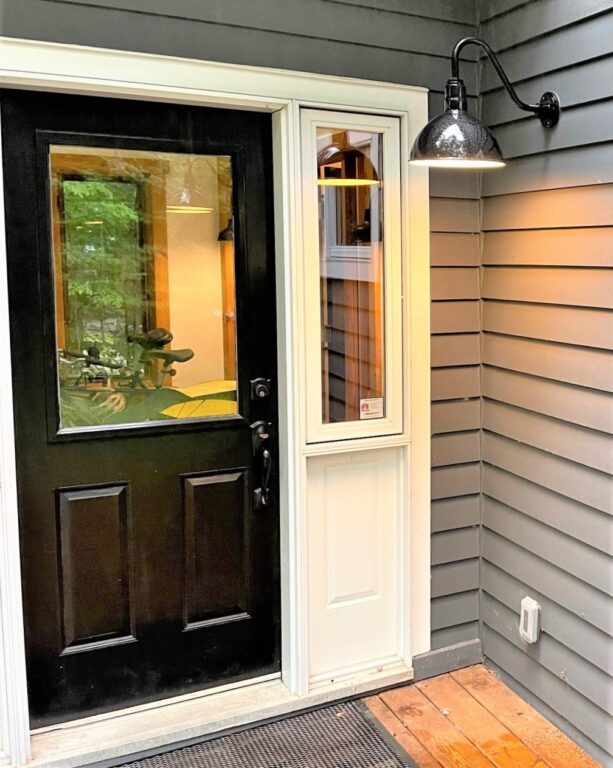 IMG 1649 residential exterior lighting on Wilcox Deep Bowl Gooseneck 12in 150 Black G26arm