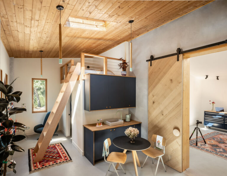 Small BarnLight ©MikeKelley 14