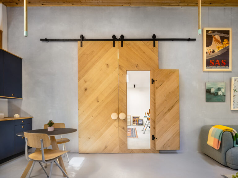 Small BarnLight ©MikeKelley 17