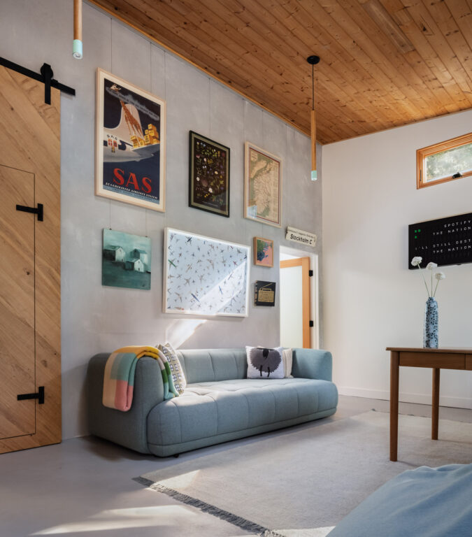 Small BarnLight ©MikeKelley 23