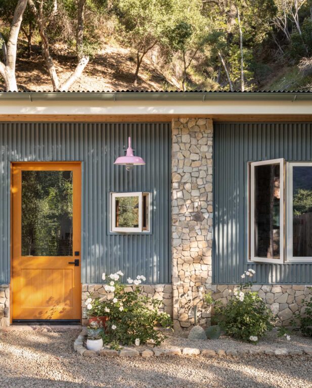 Small BarnLight ©MikeKelley 26